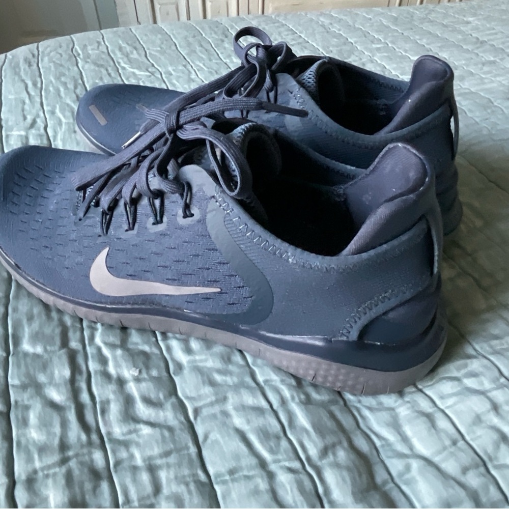 Nike Men's Dark Blue Athletic Shoes